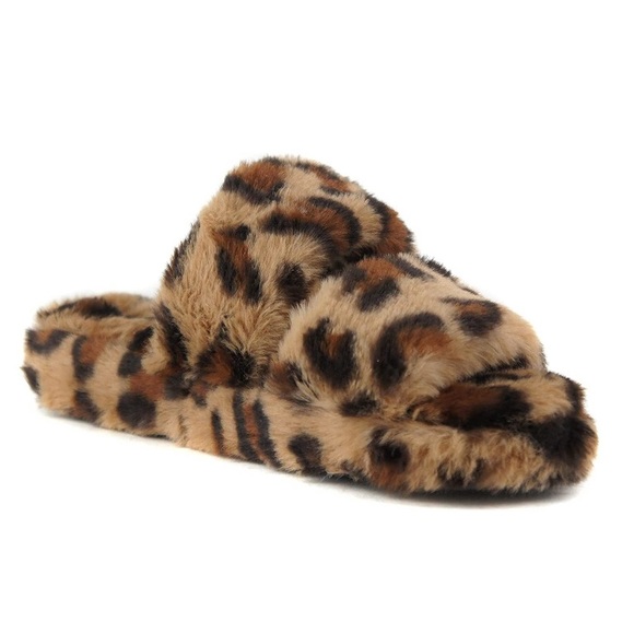 Soda Women Soft Fur Fuzzy Fluffy Sandals Leopard